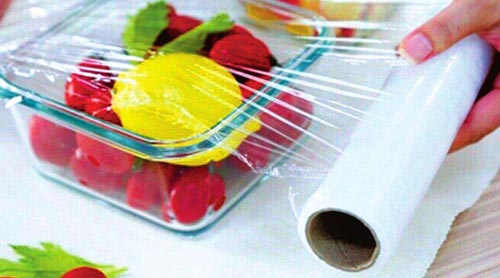 食品塑料保鮮膜透氣性能不達(dá)標(biāo)，內(nèi)部密封的食物仍然會發(fā)霉變質(zhì)